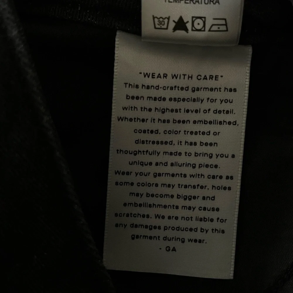 Good American Good Raw Hem Bermuda size 24 - Picture 8 of 8